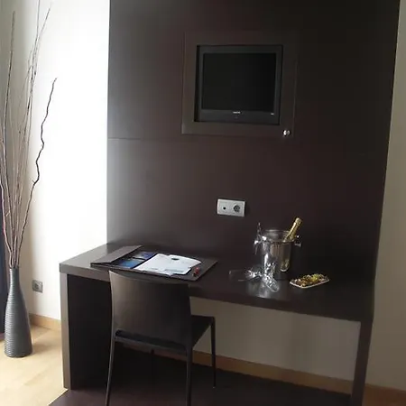 מלון Hotel Ortuella 2*