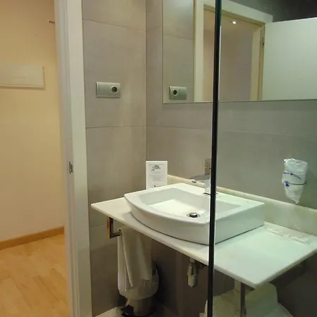 Hotel Ortuella מלון Ortuella